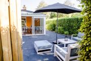 Familie bungalow op vakantiepark bij zee