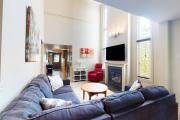 Cozy Sierra Lane Retreat, Steps to BM Village!