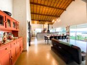 Casa em ponto turístico de Carrancas, com PISCINA, VISTA de Cinema, 3 Suítes, cozinha EQUIPADA, NATUREZA exuberante, acesso à represa