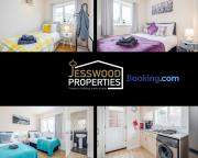 Spacious 3BR, 3BA House by Jesswood Properties Short Lets For Contractors, With Free Parking Near M1 & Luton Airport