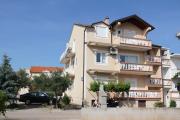 Apartments S near the beach, Vodice