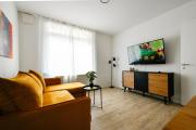 Ferienwohnungen am Theater - modern, zentral und ruhig mit Küche, Waschtrockner, Netflix, Wlan und Parkplatz- 2 Zimmer, 52 qm