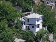 Άνετος χώρος με parking, αυλή και θαυμάσια θέα