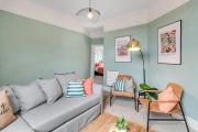 Stylish coastal 2-bed apartment with parking Stylish coastal 2-bed apartment with parking
