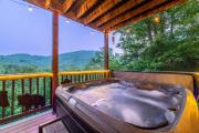 5 miles to Smokies! Stunning views! Hot Tub Pool Table Arcades 2 fireplaces! Quiet and Private