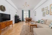 Spacious Retro Apartment in the Center of Cracow by Renters