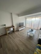Superbe 3 pièces épurée de 65 m2, refait à Neuf, dans residence calme, climatisé, place de parking privée, à 800 m de la plage