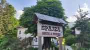 Hostel in picerija Špajza