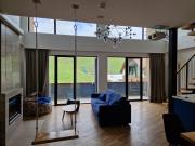 Gudauri Summer Apartment - Fireplace, Netflix on 100" Projector Screen, Full kitchen