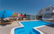 Four-Bedroom Holiday Home In Brodarica