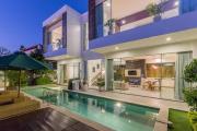 Villa Serenity: modern design luxury 12m pool and BBQ