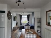 Cosy Home for Business, Contractors, Families near Walsgrave Hospital, Shops and Motorways, Parking Cosy Home for Business, Contractors, Families near Walsgrave Hospital, Shops and Motorways, Parking