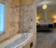 Gîte with private Jacuzzi, shiatsu & healthy food Gîte with private Jacuzzi, shiatsu & healthy food