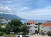 Two-bedroom apartment with parking and sea view