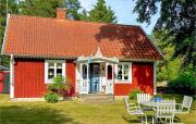 Awesome Home In Löttorp With Kitchen