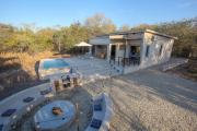 MRLTH Luxury Safari Villa, Close to KNP, Giraffe-Feeding-Tower, Spa-Bath, Boma