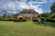 Propriété avec piscine de 2 à 9 personnes, Gîte De Saint Donat,