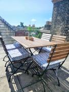 Cityscape Haven: 1 Bedroom Apartment with Terrace and City view