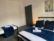 Saltwell St - Delightful 3 Bedroom free parking free wifi