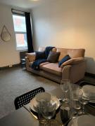 Saltwell St - Delightful 3 Bedroom free parking free wifi