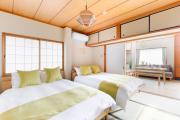 Chikyuutabikazoku Kintetsu-Nara Ekimae Chikyuutabikazoku Kintetsu-Nara Ekimae