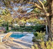 À pied centre village, studio cosy piscine