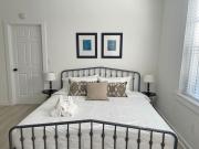 Full Building Huge Downtown Retreat Walkable to Everything