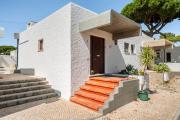 Sunny Villa with golf front view