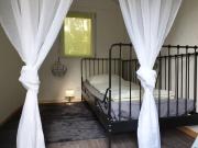 Romantischer Bauwagen im Grünen