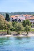 Apartments by the sea Mirca, Brac - 732