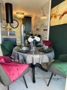 LaLaura high quality apartment Znjan beach 500 m Sea Magic View free Parking