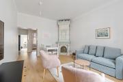 WeHost Fabulous 2BR in Prestigious Punavuori @Iso Roobertinkatu 26