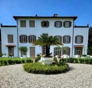LA VILLA APARTMENTS - Convenient for Sardinia and Corsica - 4-5 beds -Private Parking included with Camera