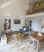 Le Rocky Lodge Large cottage with wooden deck and private garden next to Fontainebleau Forest