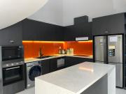 penthouse 4pn sea view near the beach