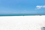 Anna Maria Island Runaway Tropical Dream-One Minute Walk To The Beach-Heated Pool