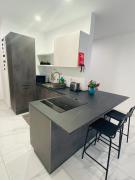 Central, Bright & Modern Apartment