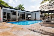 Casa Tropicana - Heated Pool, Game Room & Mins from beach