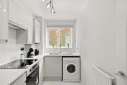 Luxury 1 bed flat South Woodford with parking - minutes walk to Central line Zone 4