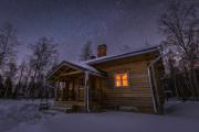 Iisland Pauhu Loghouse and sauna under the starlit sky