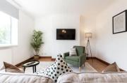 Metropolitan - 2 bed, private parking apartment, great commercial home from home stay! Metropolitan - 2 bed, private parking apartment, great commercial home from home stay!