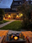 Luxury home in quiet neighbourhood near beach