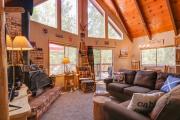 Furnished Deck High Sierra Cabin in Twain Harte!