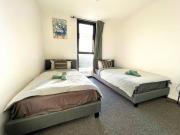 Brand New 2B2B Apt (City, Chinatown, free Parking)