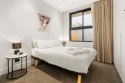 Chic 2-Bed Apartment with Balcony Near Coogee Beach