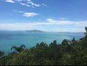 Apartamento novo com 3 quartos e 3 banheiros.