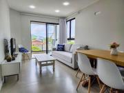 Apartamento novo com 3 quartos e 3 banheiros.