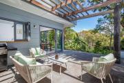 Beach Meets Bush at Expansive Treetop Oasis