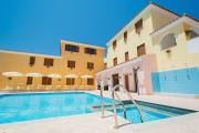 ISA - Residence with swimming pool in Sos Alinos, apartments with air conditioning and private outdoor area