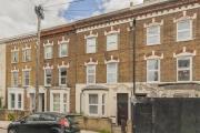 Lovely 2 Bedroom Garden Flat in London